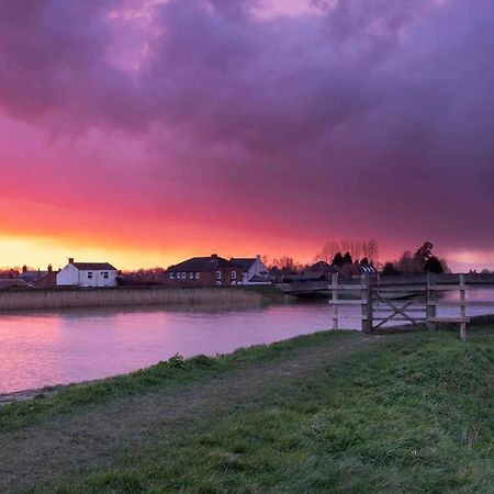 Wiggenhall Saint Germans Riverbank Guest House المظهر الخارجي الصورة